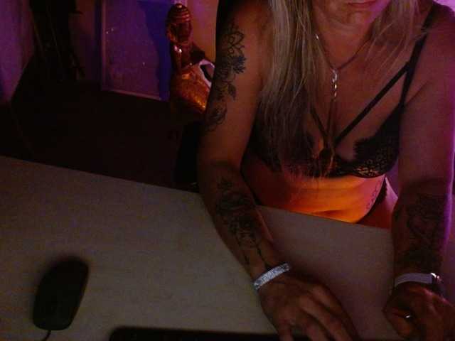 Vysílací screenshoty Ashley-Rose