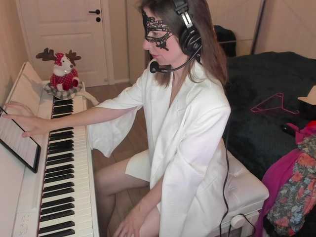 Fotky PianoGirl Hi everyone. I am Anastasia :) 101 Take off dress, 102 put on dress, 103 change the dress, 70 autodj - dance, 10001 - take off mask