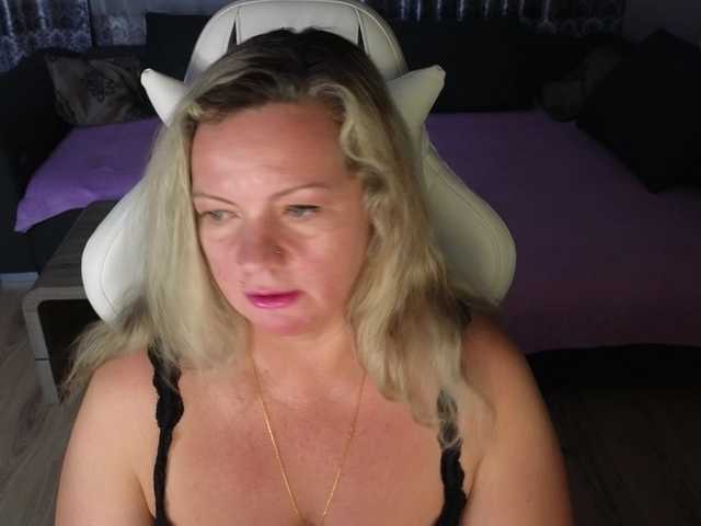 Fotky Natalli888 #bbw#curvy#foot-fetish#dominance#role-playing #cuckolds Hello! Domi from 11 token. I like Ultra Hot, I'm natural ,11416977101300500999. All complemented by Tip Menu.PM 50 token and private