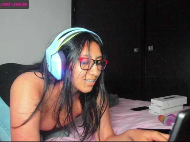 Fotky Nerdgirl Hi, I'm Alejandra, im 23 years old from Colombia, I'm working here to pay me collegue studies if u can sport me and have a fun time with me would be amazing