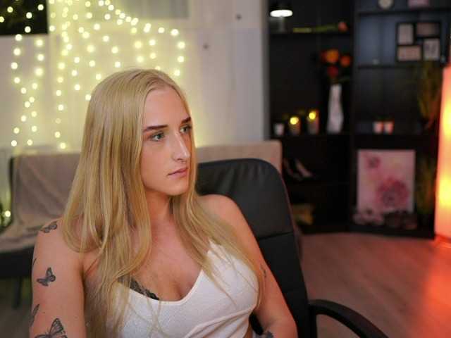 Fotky NicoletteShea01 Still new here, come and taste my juicy titties :)