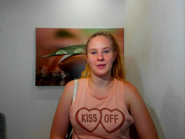 Fotky nikkipeach18 THE LAST DAY HERE!!! Welcome in my #horny room! Come and #cum with me and enjoy this #hot day together :* #blonde