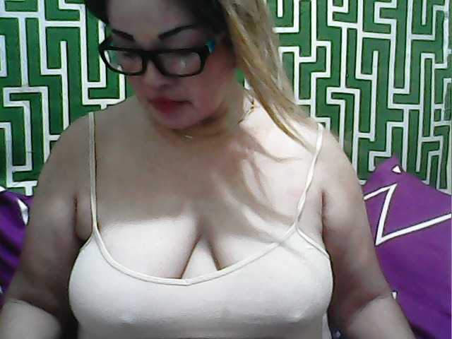 Fotky Applepie69 hello welcome to my room please help me token boobs 20 plus pussy 30 ass 40 nakec 50 show play pussy 100