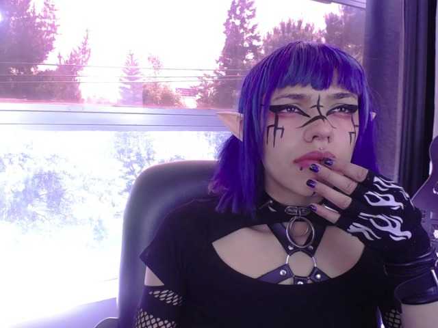 Fotky PhychomagcArt Welcom me room!! come and play with this goth girl, but very slutty, do you want to come and taste her squirt and cum?