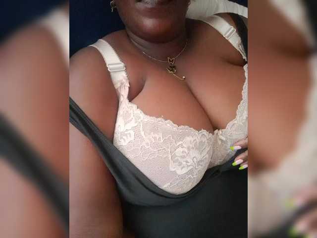 Vysílací screenshoty Queenbigboobs