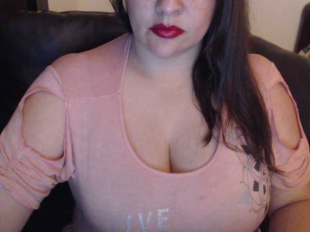 Fotky MiladyEmma hello guys I'm new and I want to have fun He shoots 20 chips and you will have a surprise #bbw #mature #bigtits #cum #squirt