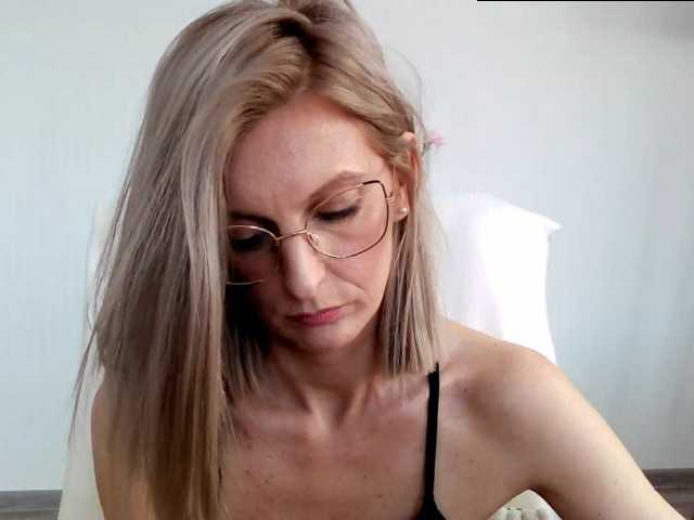 Fotky RachellaFox Sexy blondie - glasses - dildo shows - great natural body,) For 500 i show you my naked body [none]