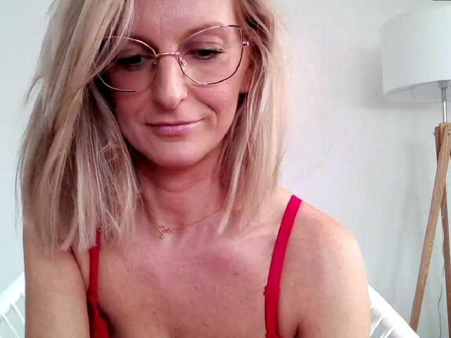 Fotky RachellaFox Sexy blondie - glasses - dildo shows - great natural body,) For 500 i show you my naked body @remain