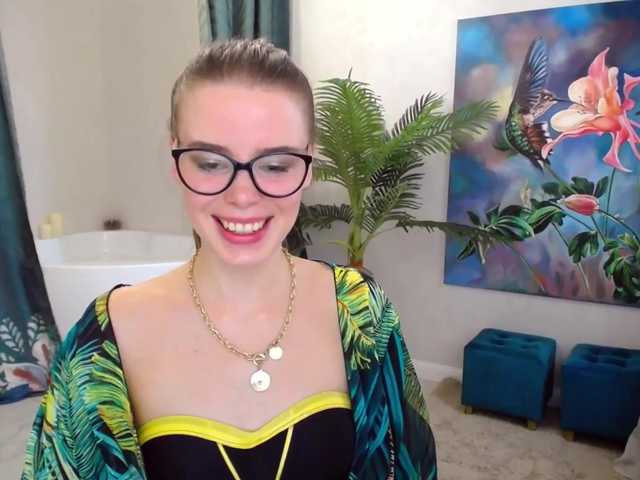 Fotky Sea_Pearl Hi guys! :) I am Veronica from Poland, ntmu :) Welcome to my room and Let's have some fun together! :P @remain til SEXY SURPRISE for you!^^ SPYGRPPVTFULL PVT are OPEN for SEXY SHOWS! ;) Don't forget add me in your fav models! xo