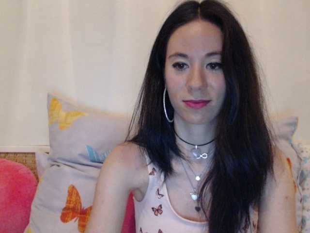 Fotky Roselyn12 Hello to all ... welcome you ;-) ...100 tokens - Striptease , 150 tokens - Anal jewel , 200 tokens - big dildo in my pussy