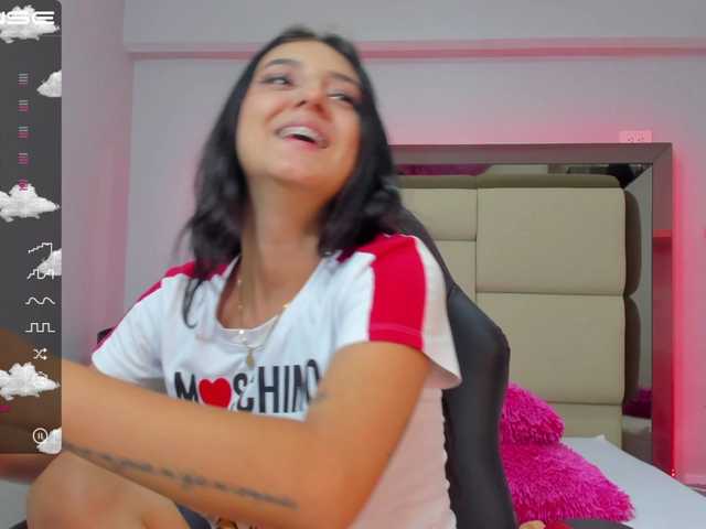 Fotky Rouxy-adams im so happy to be here, let's have fun ♥ #skinny #smalltits #ãnal #squirt #latina #feet #cum