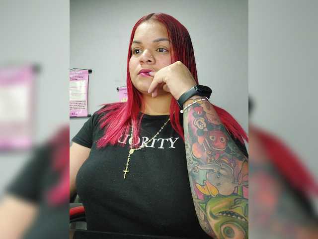 Fotky SaamyRed Hello guys, today I am in my work office, we are going to have a good time but without making a lot of noise, my love Lush is on, send me vibrations and make me moan of pleasure #curvy #bigass #squirt #cum #anal