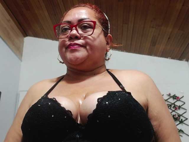 Fotky Samantta-Jone Come and play with me sexy and hot #mature #bigboobs #milf #bbw #bigass MY GOALS IS: STREPTEASE