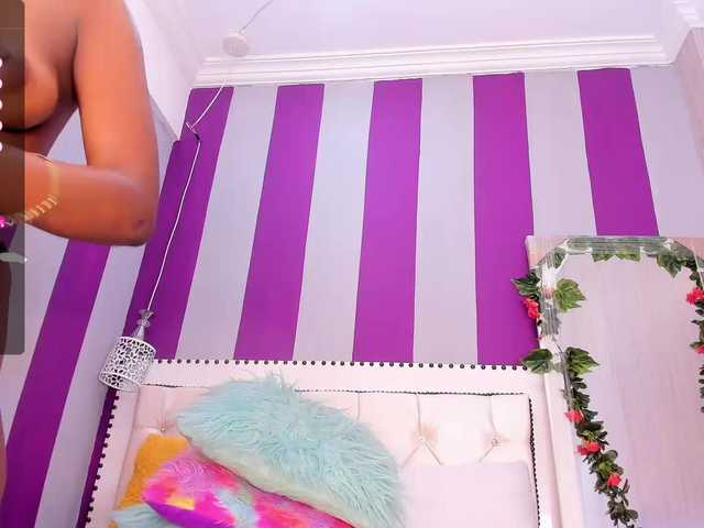 Fotky SashaLuxx hello love today is my birthday what do you think if you come to my room hot and we have a great time together!!!