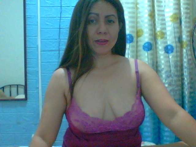 Fotky Scarletteb welcome to my room..Show Boobs 20tk,Play my tits 24tk,Show feet 15tk, pussy view 44tk,show Ass 28tk,Get naked 100tk Kiss 10tk..open cam 30tk.change pantyoutfit 50tksMy lovense is ON,just vibe me