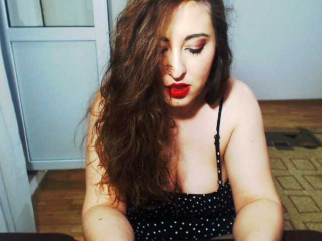 Fotky SexyCaty1 200 tokens for 10 min naked show