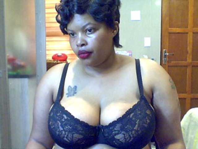 Fotky Sexylips44 new year special 150tkns for me to do whatever you want