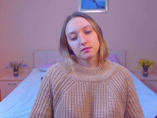 Fotky ShondaMarsh I don't undress in the free chat. an air kiss - 25 tokens, to show the whole body-60 tokens, to turn around in the pose of a dog-150. the rest is only in private