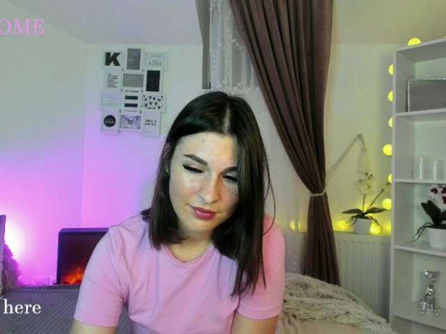 Fotky SophiaLeone18 first day here I am Lara #18 #new #brunette #bisexual #dildo join me and let's f.ck