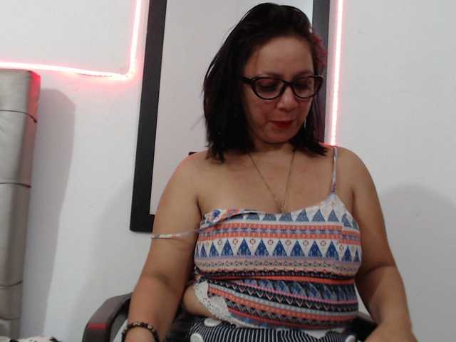 Fotky Stefanycrazy lush,dommi2 tits(50) pussy(60) ass(70) :naked(100) :squirt(200) ) anal (250) :cum (pvt)
