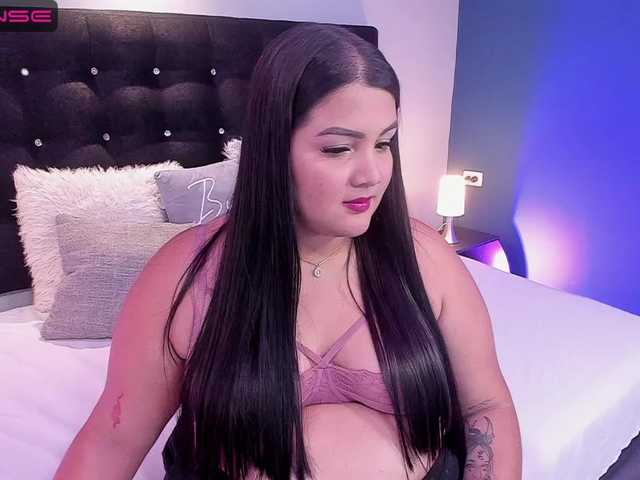 Fotky TINAHILLS Let me wrapp on my big thighs will crush your hot cock and my big smile will make you crazy - Multi-Goal : ♥♥Our cum♥♥ #curvy #cum #bigboobs #bigass #lovense