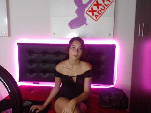 Fotky TinnySofi18 Hi, it's my first day, I hope for your collaboration, I follow your advice #latina #skinny #feet #young #daddy #New