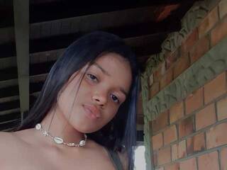 Erotický videochat Tiny-Annie