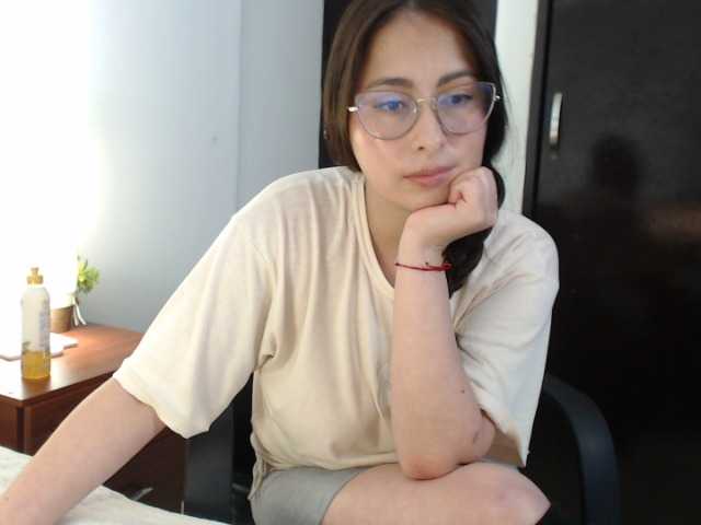 Fotky ValeriaAcosta show ass 50 tokens show tits 70 tokens Naked for you 200 tokens