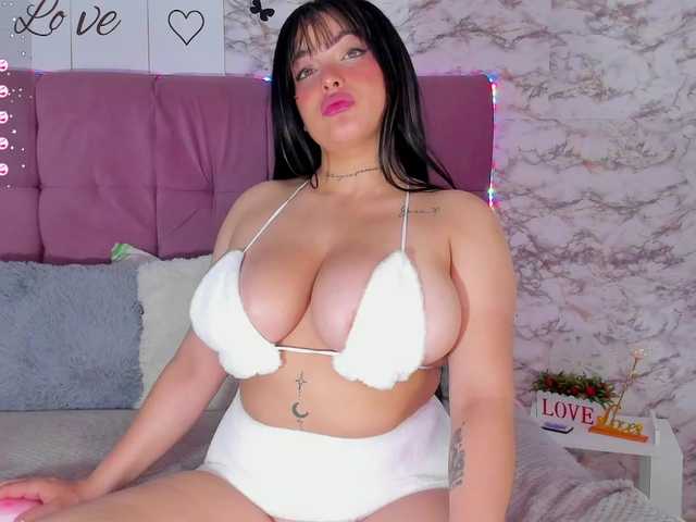 Fotky Valerie-Baker I am the horny busty that you were looking for so much, do you want to see how I bounce on top of you? ♥#latina #bigboobs #bigass #lovense #anal #squirt