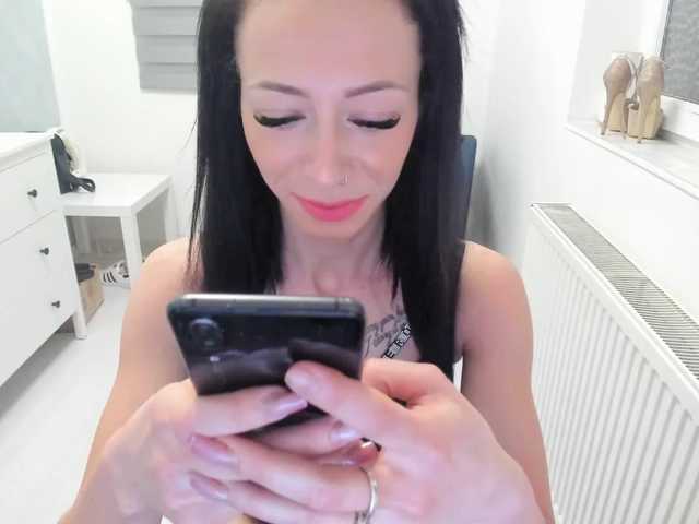 Fotky vanessakendal Hello im Vanessa a new girl here . Read the tip menu if you want to play with me / Dont request without tip ! Lets have fun