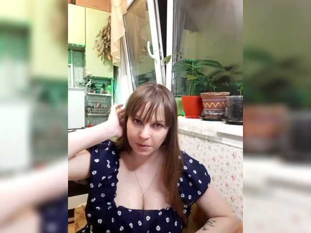 Fotky veronika-32 Hi guys !!! let's get 2222 tokens and I'll stay in one skirt !!!