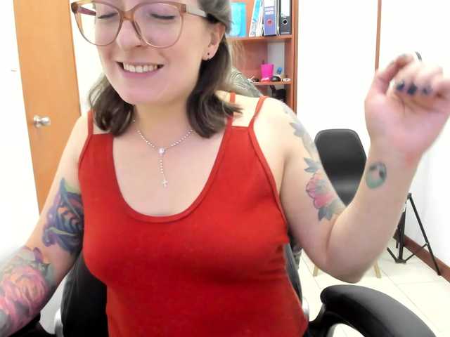 Fotky vickysimons Come to spend a fun moment with me #latina #curvy #piercing #young