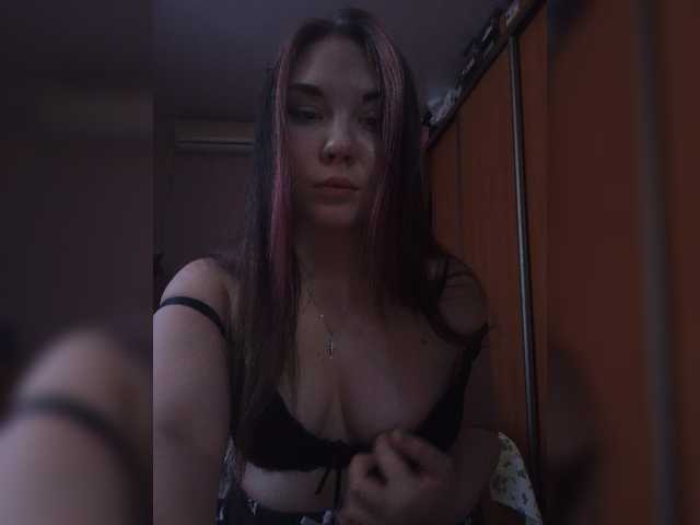 Fotky Victoria-Kiss The best compliment is 25 tokens Hundreds me completely 100 tokens Turn the booty 30 Release the chest 50 Kiss 25