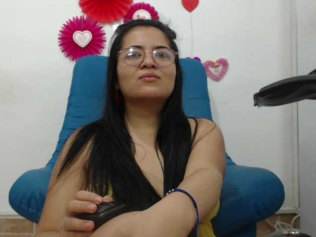 Fotky Violetaloving hello lovers im violeta fun girl with big ass make me wet and show naked --LUSH ON --MAKE ME MOAN buy controle me toy and make me cum*i love roleplay and play oil* i do anal squrit and play pussy*I HAVE BIG CURVES AND CUTEFEET