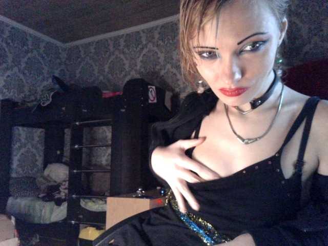 Fotky WildMissNiks Hello my adorable. I am ready to burn passionately in a private show. Waiting for you and invite you.