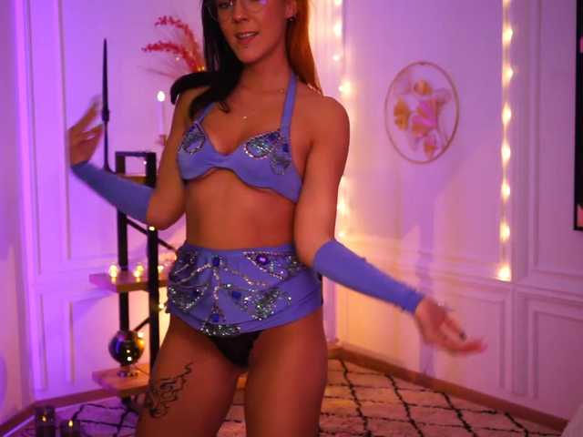 Fotky YourDruidess Help me out of this bellydancer clothes :P @remain #redhair #piercing #tattood #mistres #newmodel #glasses #dominate #bellydancer